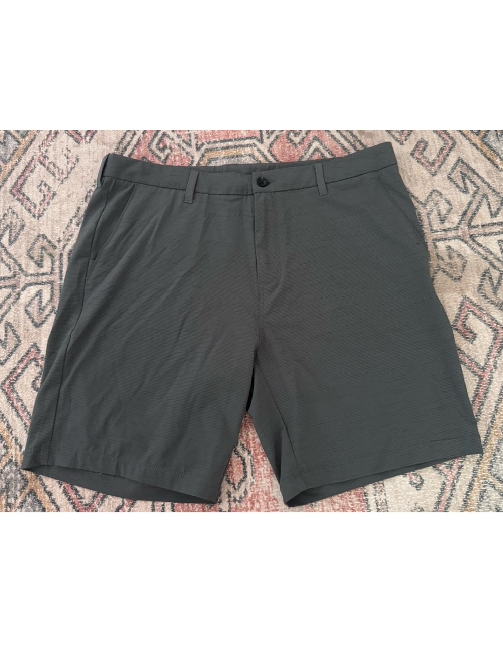 Vuori Pebble Hybrid Shorts Mens 36 Grey V399 Textured Lightweight Golf Stretch